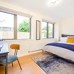 Prime Luxury, Heathrow, Freeparking, Wifi, Netflix