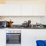 Prime Luxury, Heathrow, Freeparking, Wifi, Netflix