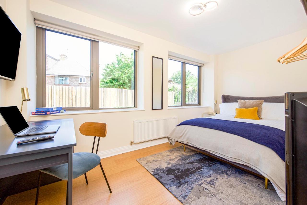 Prime Luxury, Heathrow, Freeparking, Wifi, Netflix Apartment