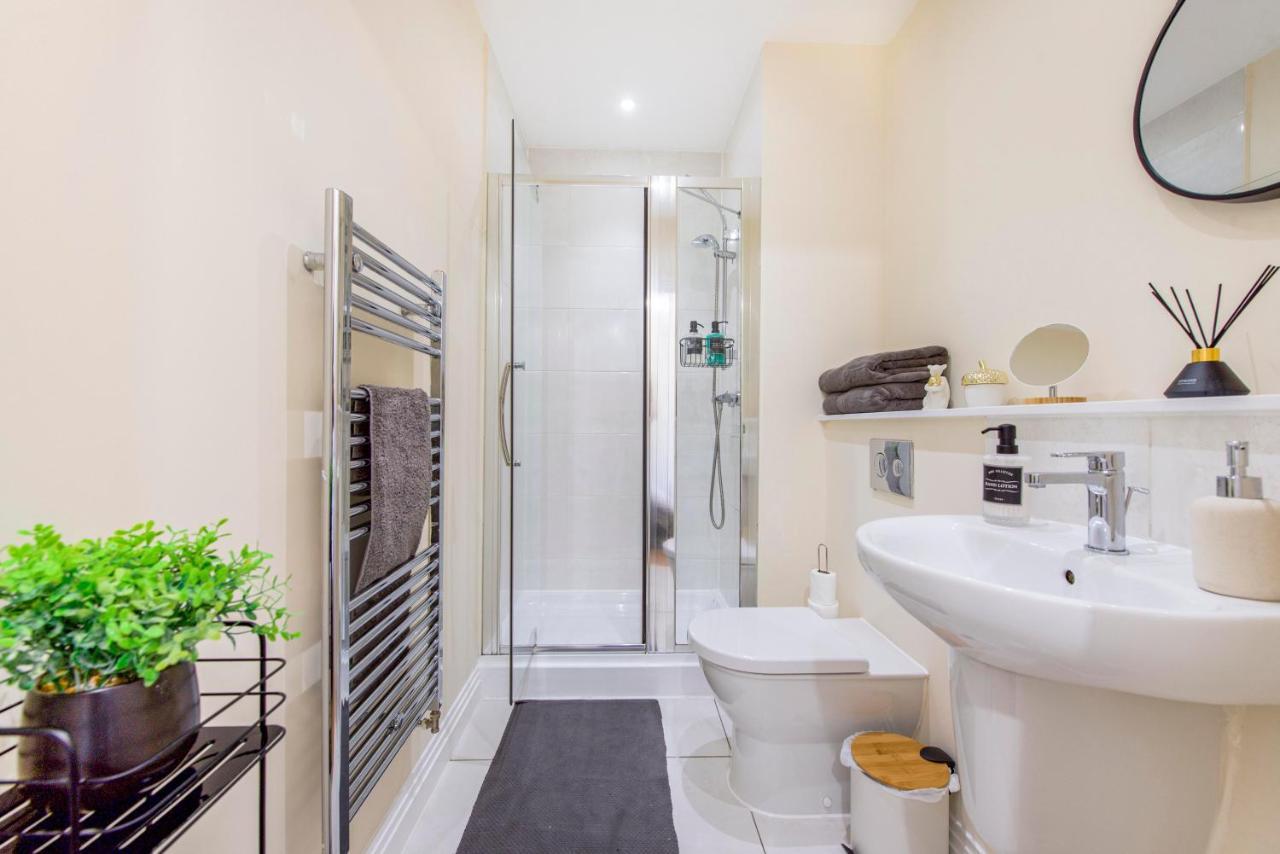 Prime Luxury, Heathrow, Freeparking, Wifi, Netflix